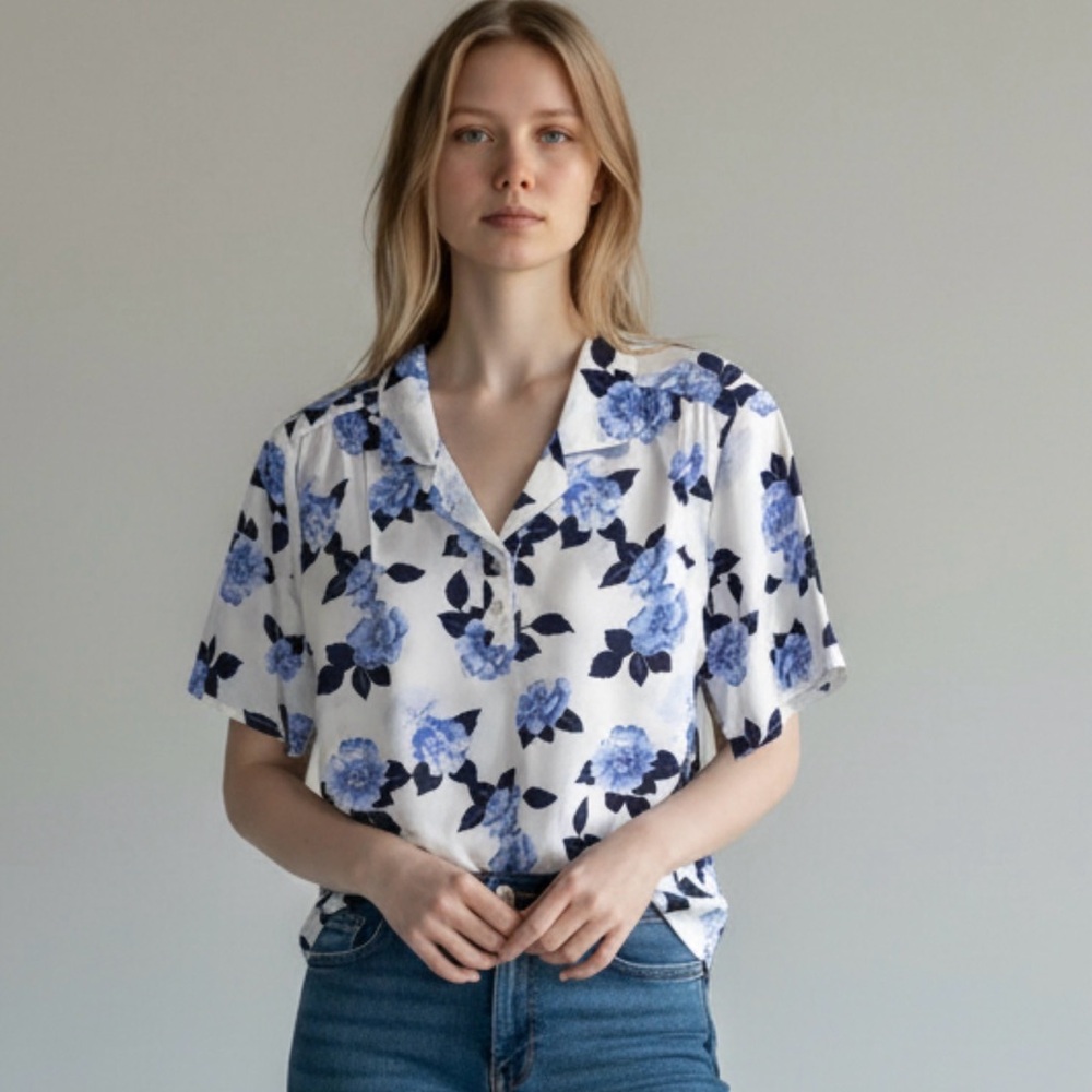 Vintage Blue Floral Top - Picture 3 of 8
